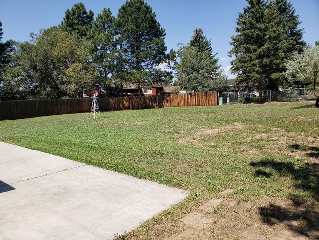 Building Photo - Nice 4 bedroom, 2 bath split level home