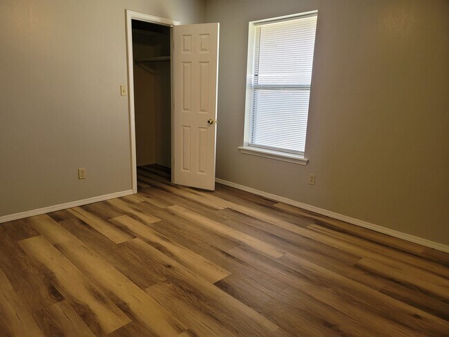 Building Photo - Newly Remodeled 3 Bedroom/2 Bath Home In V...