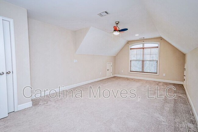 Building Photo - 213 Bell Heather Ln