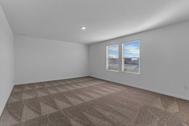 Building Photo - Like-New Ashton Woods Spacious 5BR 4BA, Prime Location Near I-4!