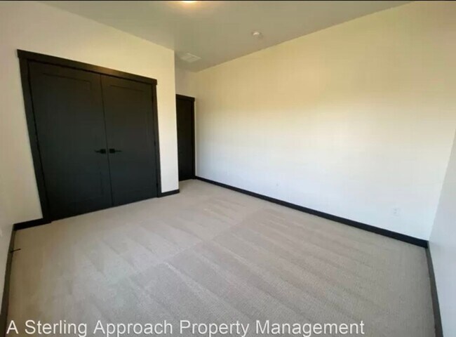 Building Photo - Close to Micron! Luxury Town Home With Two...