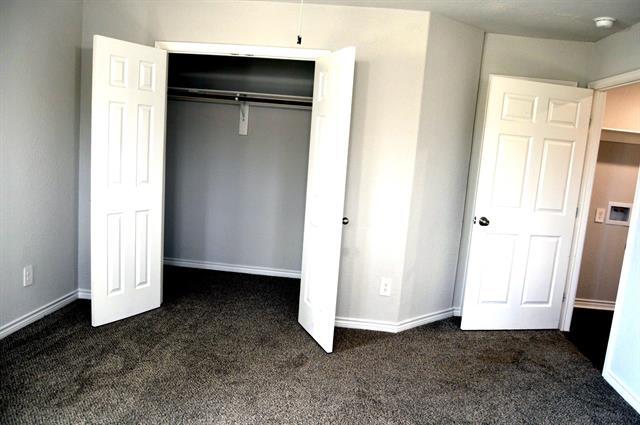 Building Photo - 2216 Sayle St