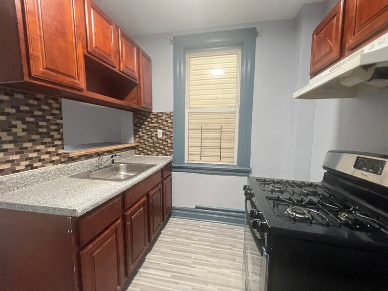 44 4th St 2L - 42 4th St