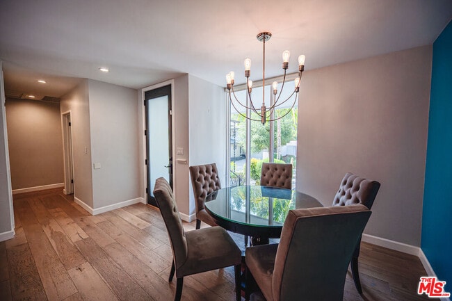 Building Photo - 3116 Beachwood Dr