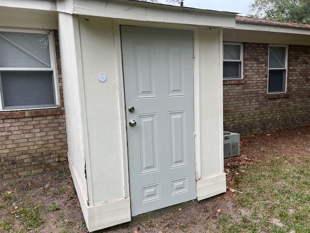 Building Photo - 320 Kingston Ave