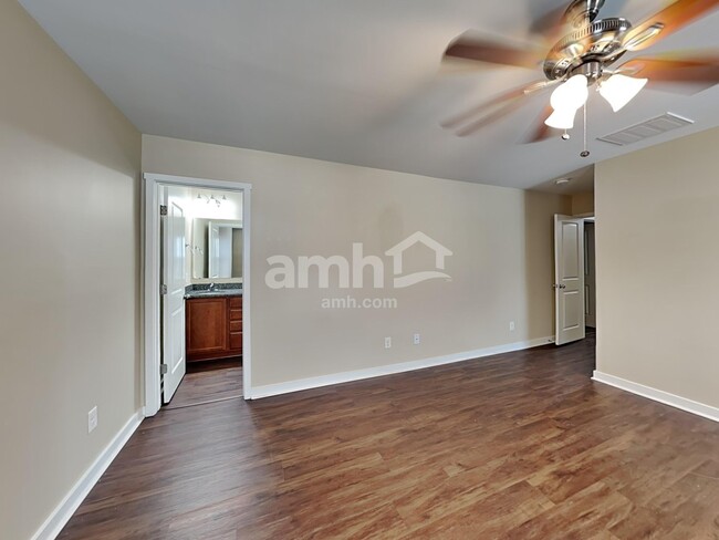 Building Photo - 4940 Ballantine Dr