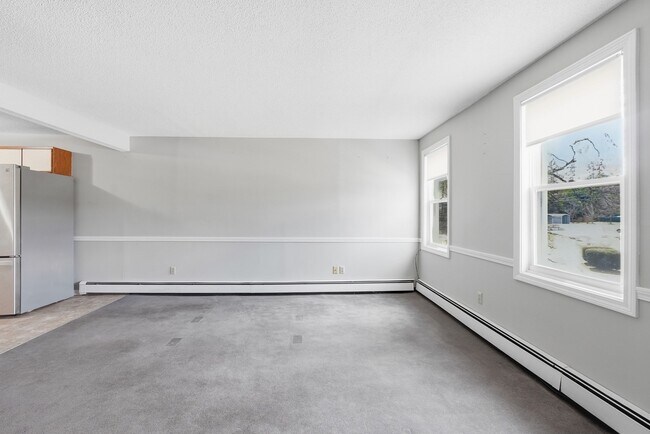 Building Photo - 146 Hecla St