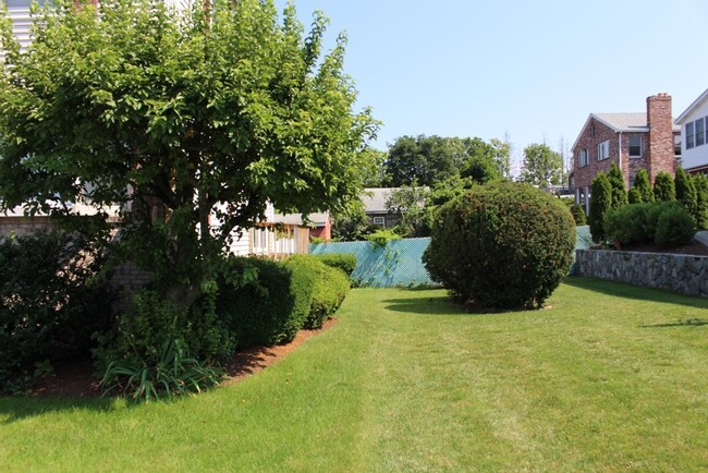 Building Photo - 196 Linwood Ave