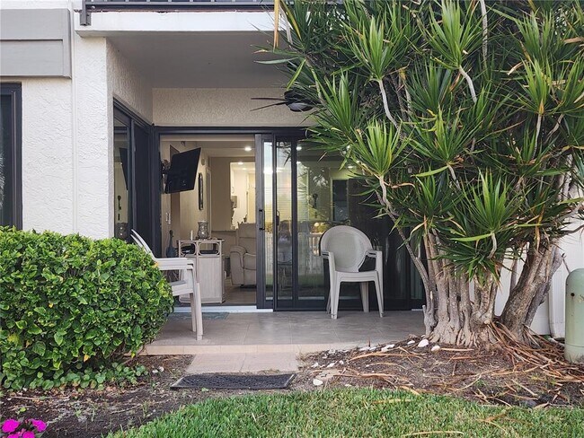 Building Photo - 6361 Bahia Del Mar Blvd S