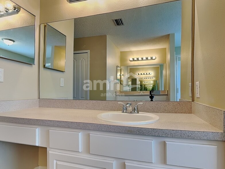 Building Photo - 1226 Loretto Cir