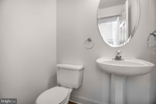 Building Photo - 43782 Brookline Terrace