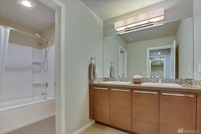 Building Photo - Auburn Lakeland Hills/Lakeview Community area 4 bedroom 2.5 bathroom home - Available May 1st, 2026