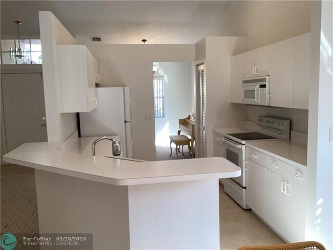 Building Photo - 3900 Riverside Way