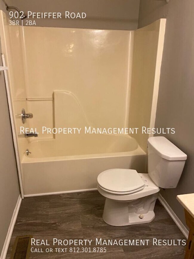 Building Photo - 902 Pfeiffer Rd