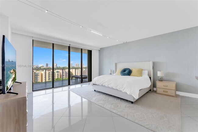 Building Photo - 19500 Turnberry Way