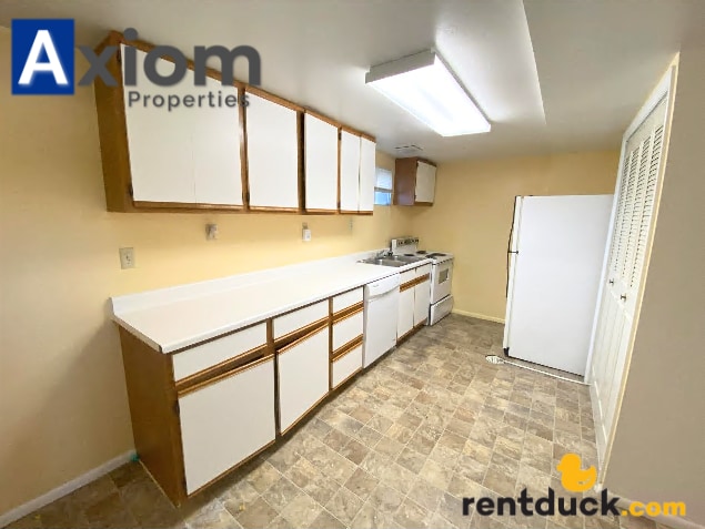 Building Photo - 1005 Park Ln