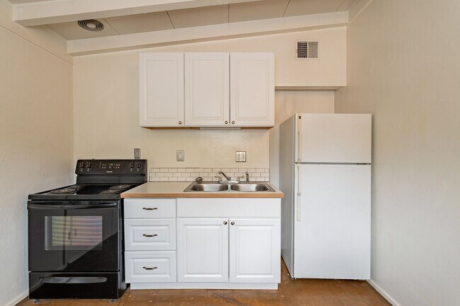 Building Photo - 428 N Norris Ave