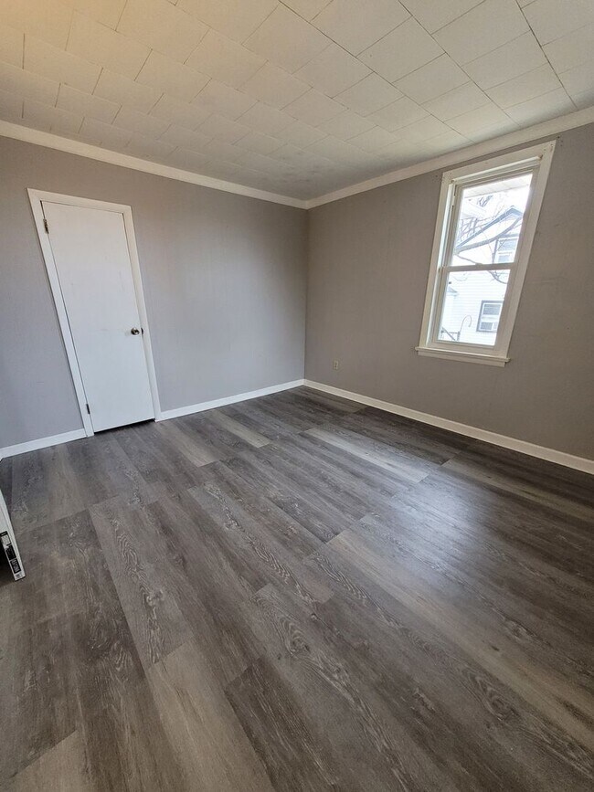 Building Photo - 127 Schoolhouse Rd