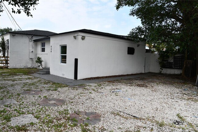 Building Photo - 954 NW 75th St