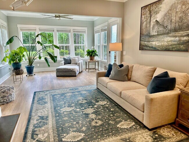 Building Photo - Beautiful Four Bedroom Home Located in The Walk!