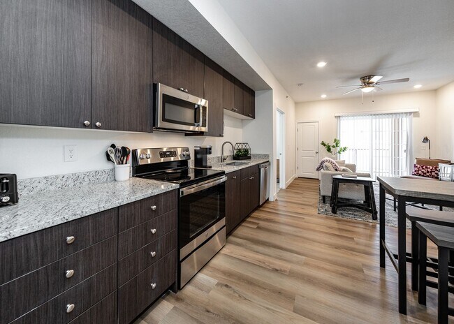 Building Photo - 1 Bed Luxury Apartment near Garden of the Gods