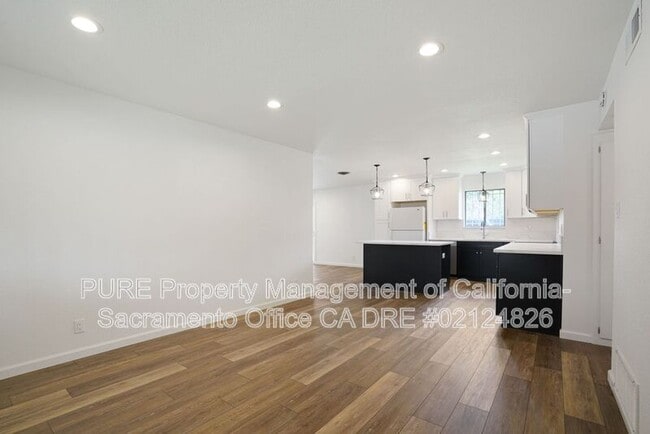 Building Photo - 2140 W La Loma Dr