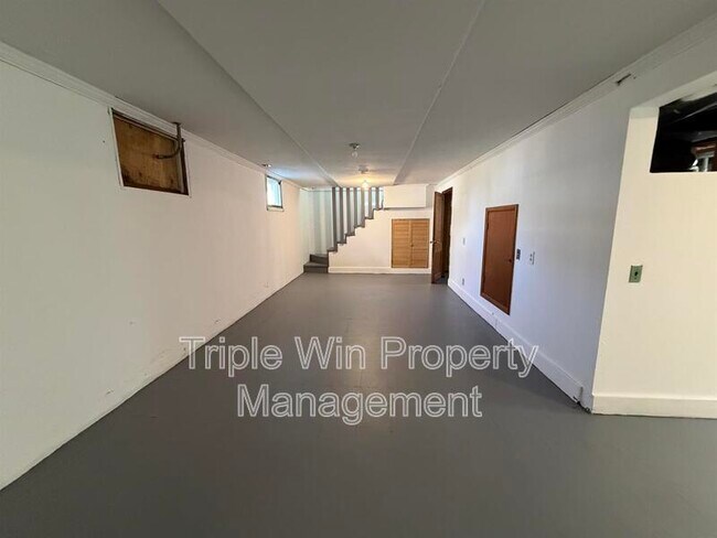 Building Photo - 8015 Aline Ave