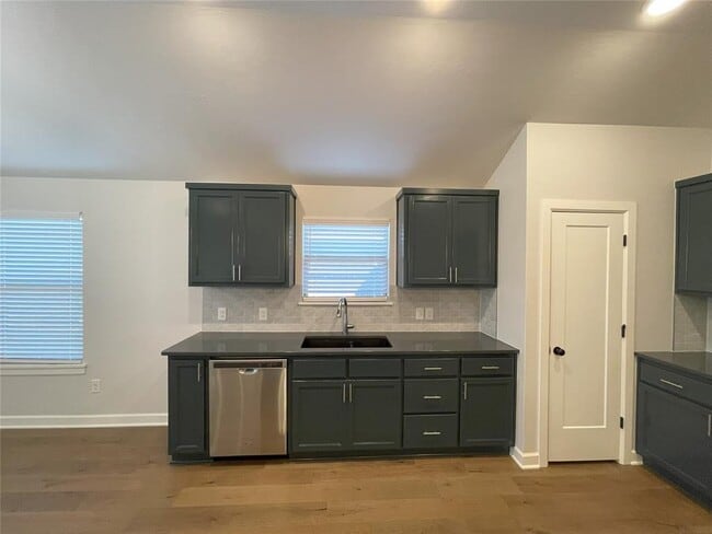 Building Photo - 413 Irish Ln