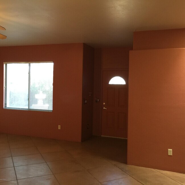Building Photo - 3602 N Crest Ranch Dr