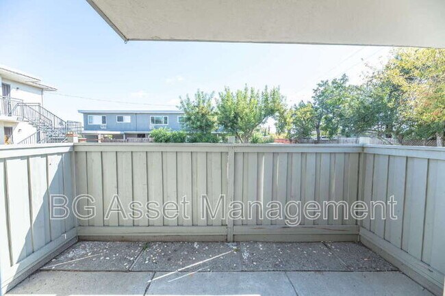 Building Photo - 1746 Kidder Ave