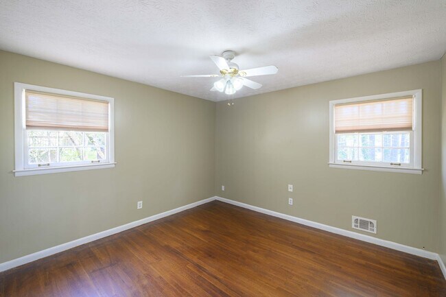 Building Photo - Updated 5BR Home in Morrow with New Carpet and Spacious Yard