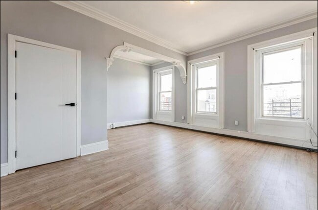 Building Photo - 291 Forrest St