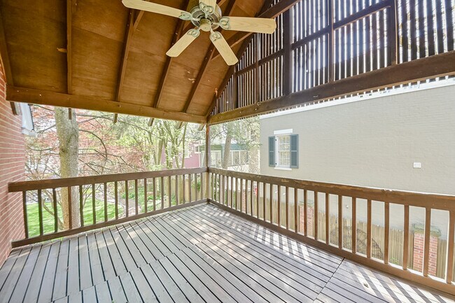 Secluded deck - 206 E Marion St