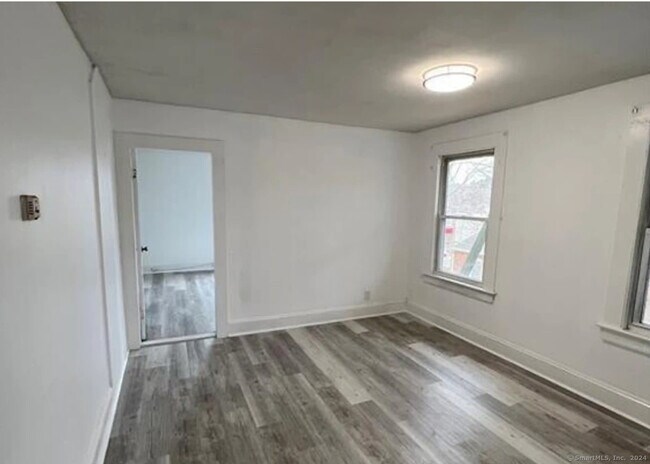 Building Photo - 115 Main St