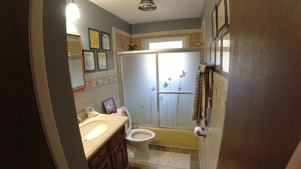 Building Photo - 1725 Pinebrook Dr