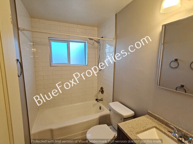 Building Photo - 907 E Weymouth St