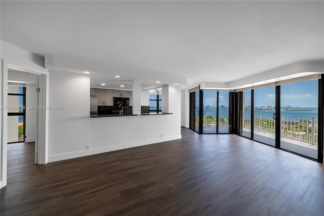 Building Photo - 1000 Quayside Terrace