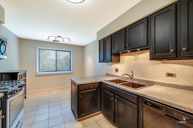 Building Photo - 1232 Knottingham Ct