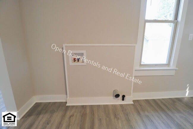 Building Photo - 428 Lincoln Hwy E