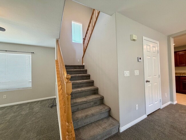 Building Photo - 3 story in Silverado Ranch