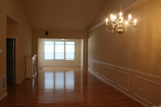 Building Photo - 4945 Decker Way