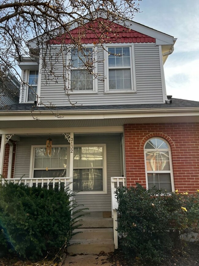 Building Photo - 3 Bedroom, 2.5 Bath Townhouse in Park Hampton