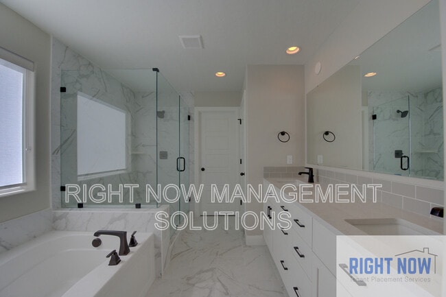 Building Photo - 6132 S Astoria Ave