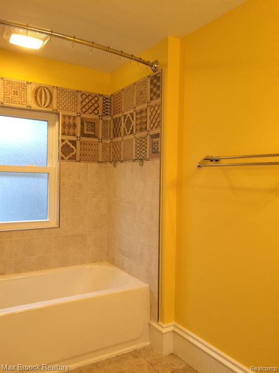 Building Photo - 115 E Lincoln St