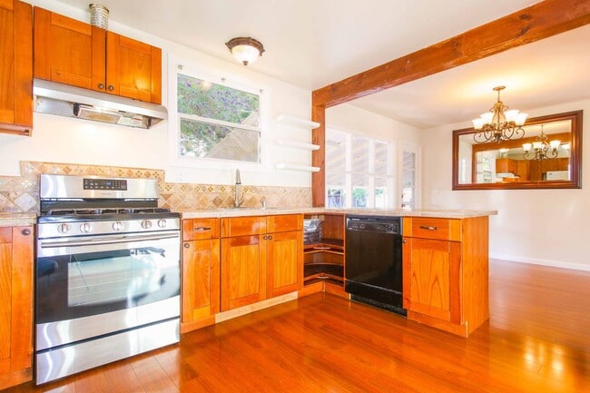Building Photo - Charming 3 Bed, 2 bath in the East Foothills