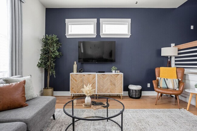 Building Photo - 1616 Pleasant St