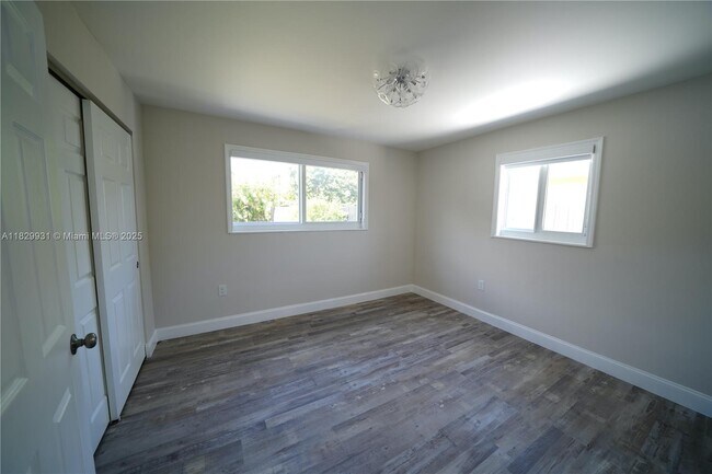 Building Photo - 2573 Conroy Dr