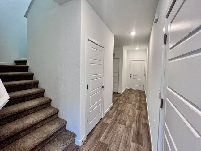 Building Photo - $3,500 Ashlan & Highland, 5 Bedroom House ...