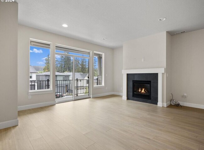 Building Photo - 12921 SE Creekside Terrace