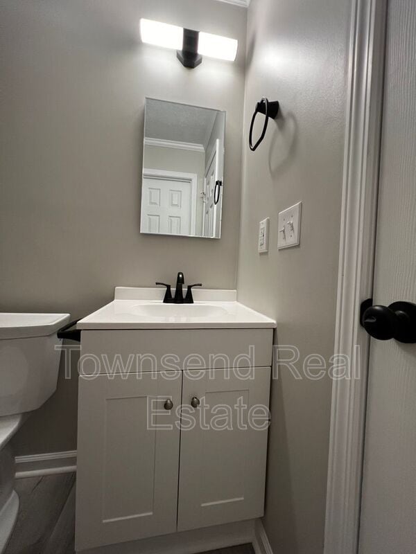 Building Photo - 5850 Century Oaks Dr